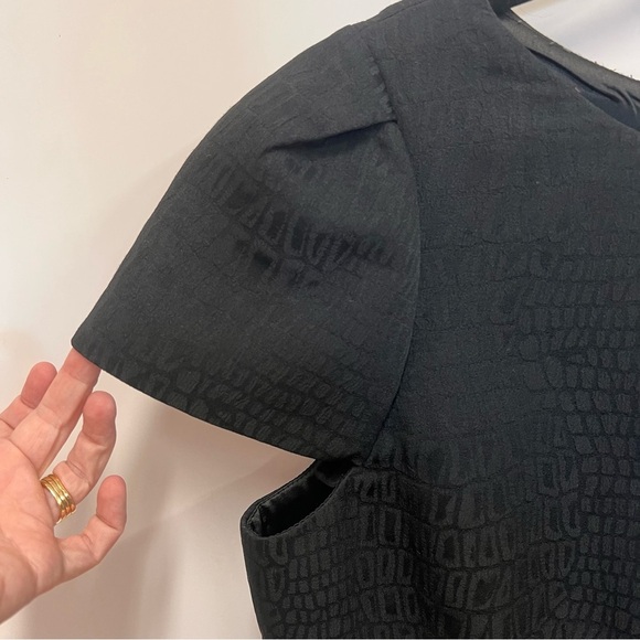 Tahari cap sleeve textured black dress with back slit size 14 - Picture 5 of 16